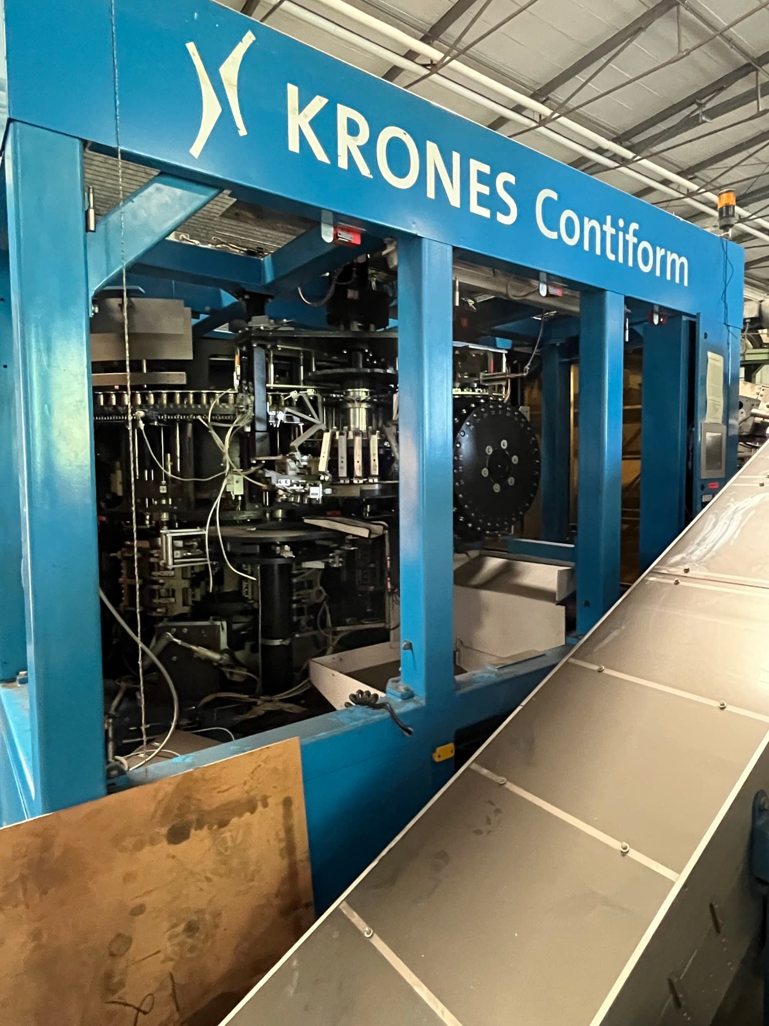 Left view of Krones Contiform