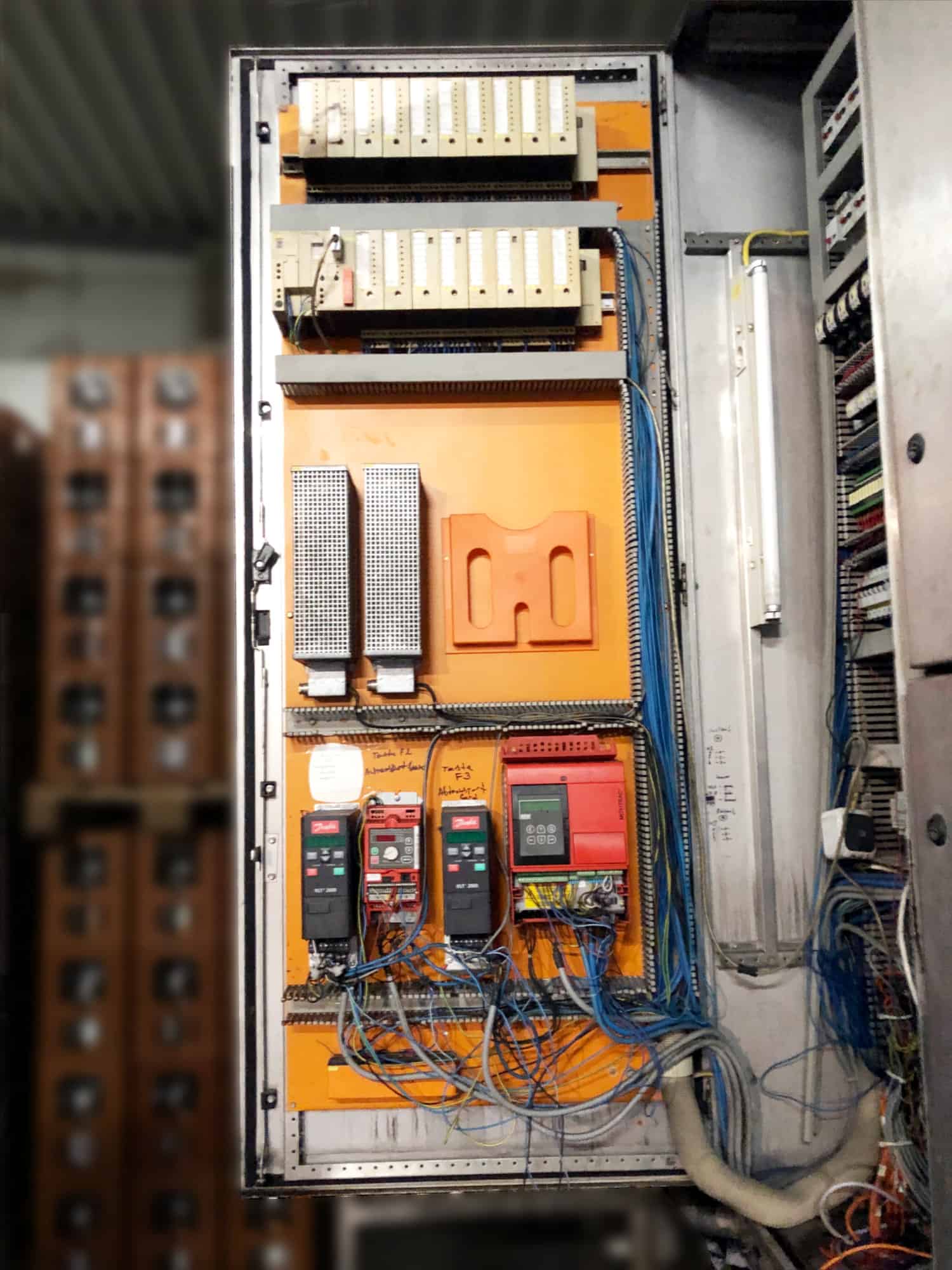 Back view of GM Gera NAGEMA Arcade DS 02 / 102 / 16 Conti 