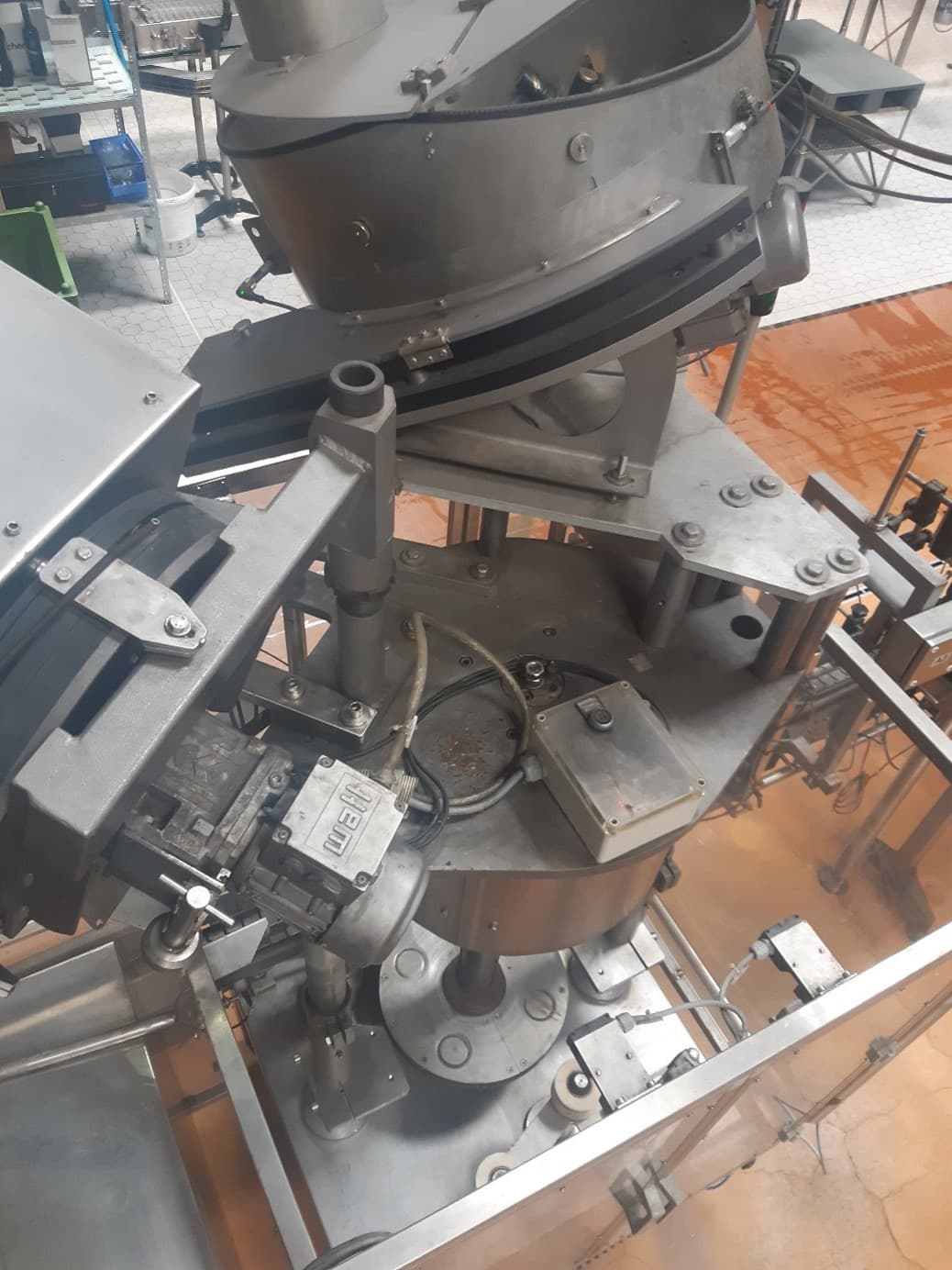 Side view of Dr. Datz GmbH Getränke- und Sondermaschinenbau VS 4 L