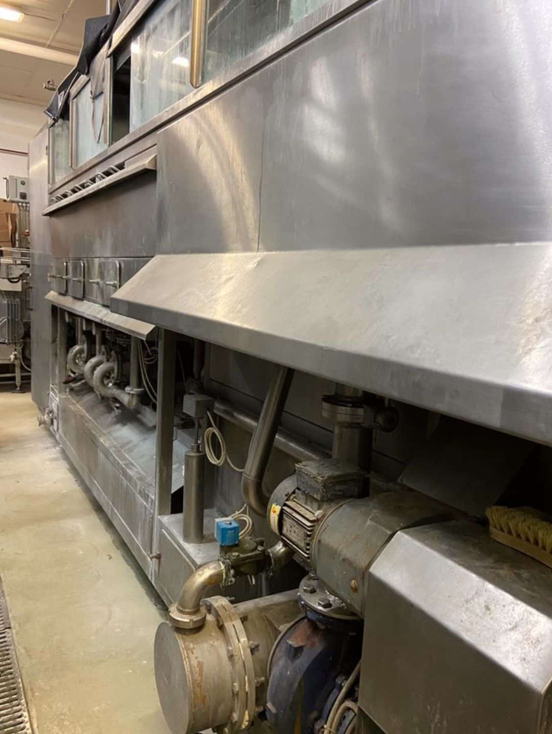 Side view of Nagel, PAC, Juwatec, ICS Returnable Glass Filling line for beer, soft drink