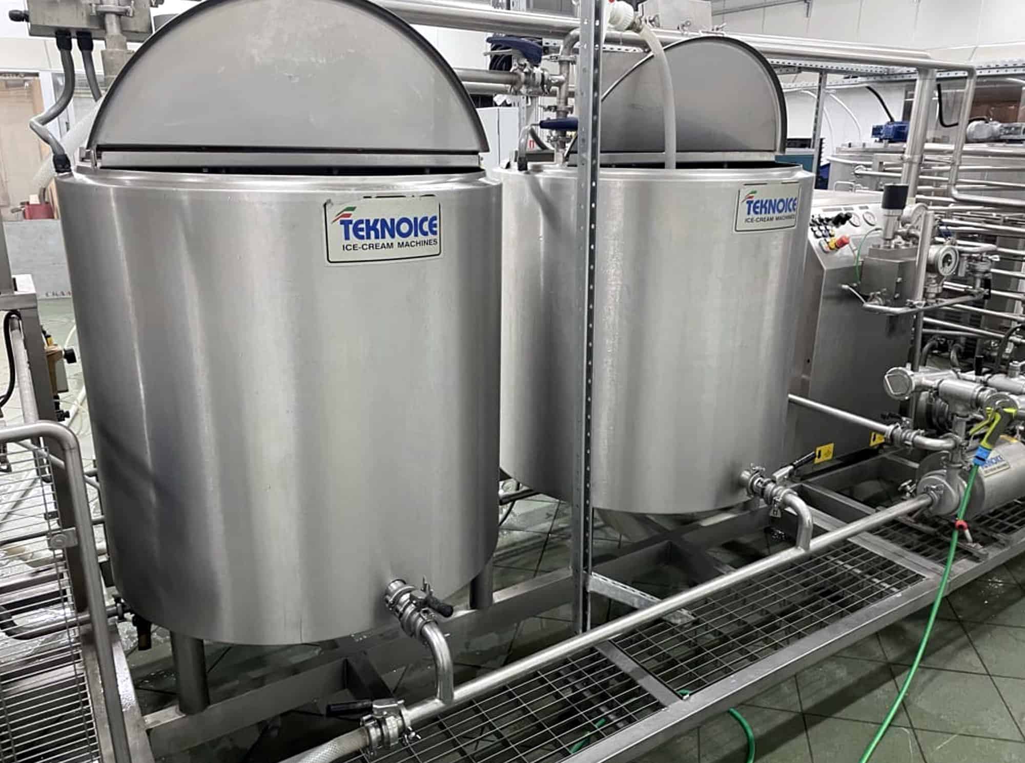 Side view of Teknoice HTST 600