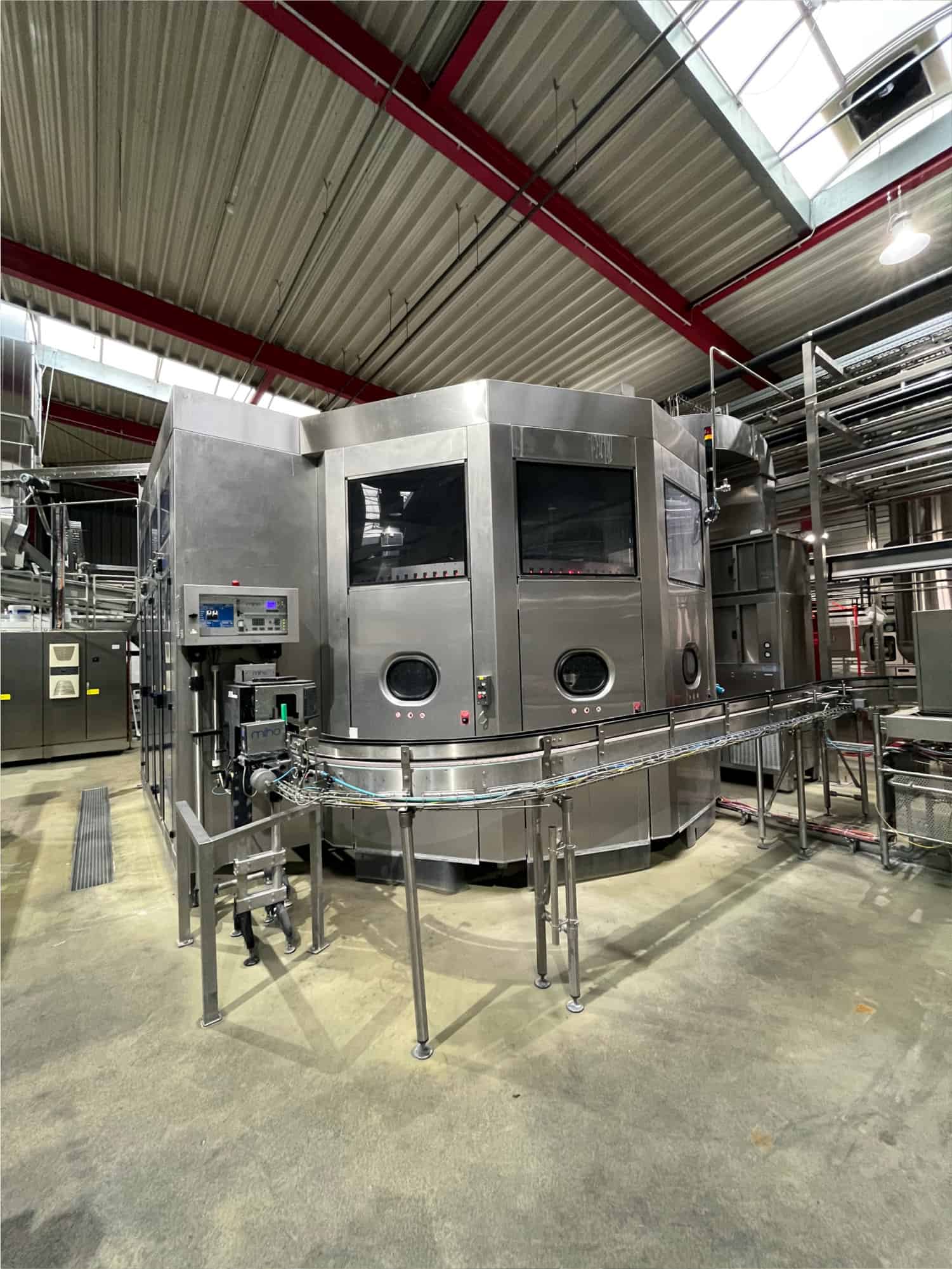 Side view of Sidel KHS / Sidel / Simonazzi