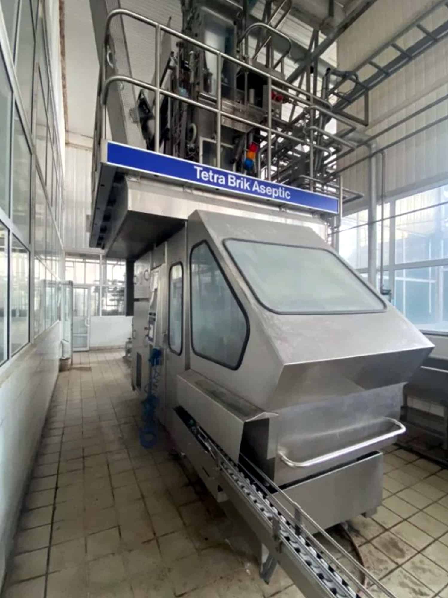 Right view of Tetra Pak TBA 8-1000 SQ 