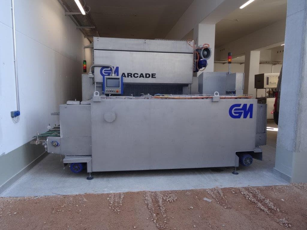 Back view of GM Gera KVM S121