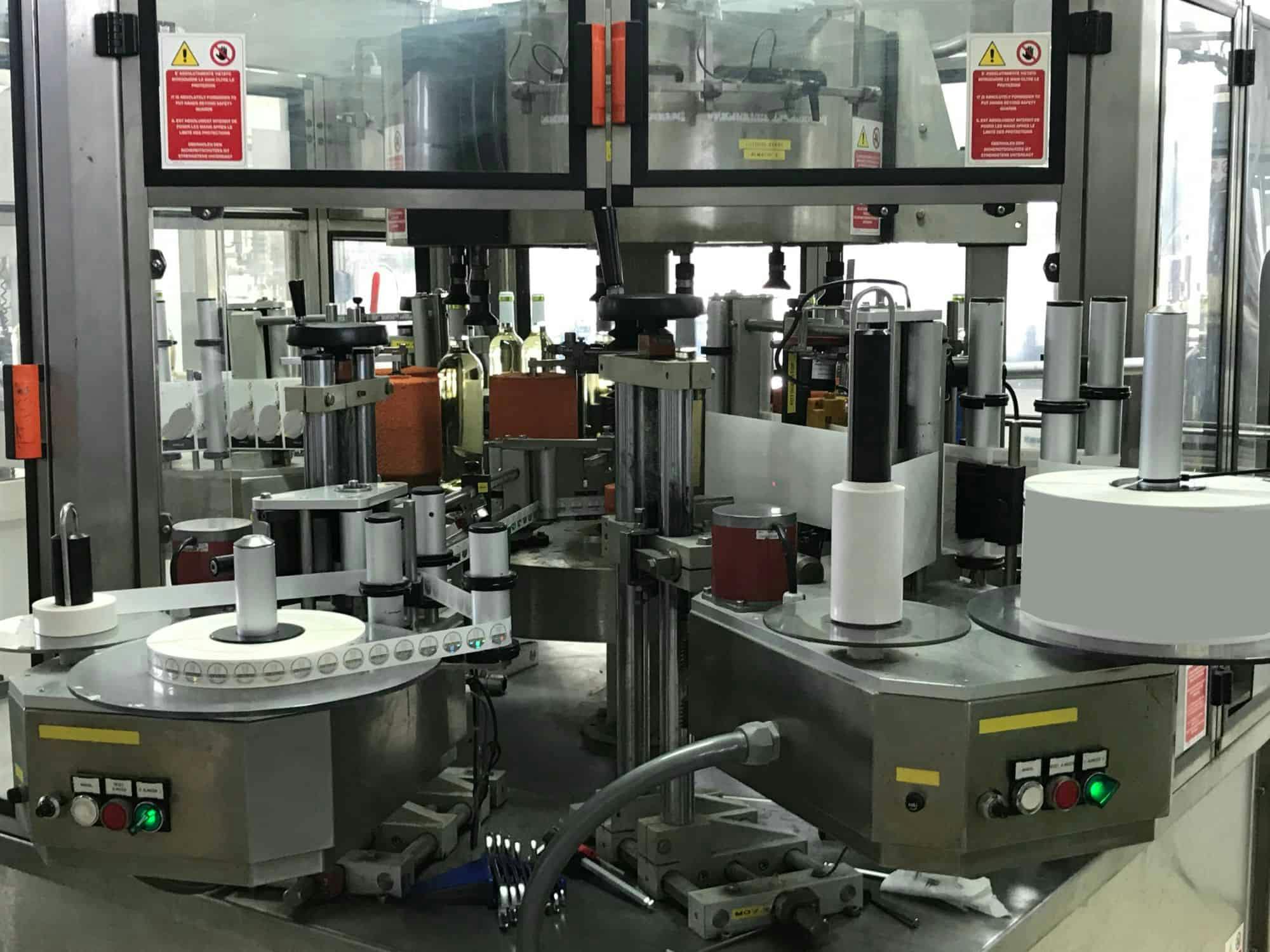 Working room of Cortelazzi Fintec Arol Disposable glass line for wine and spirits