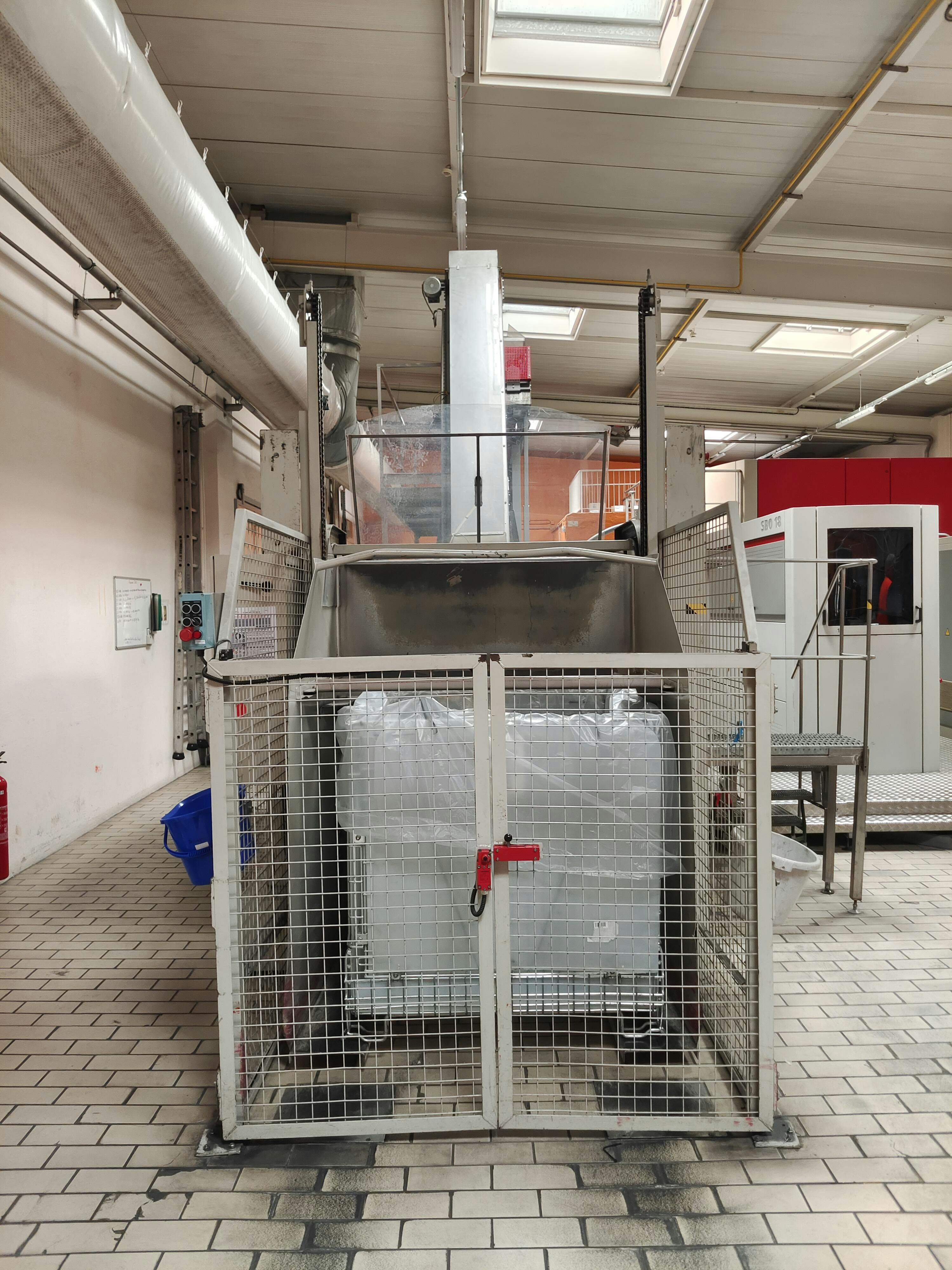 Front view of SIDEL SBO 18 Series 2