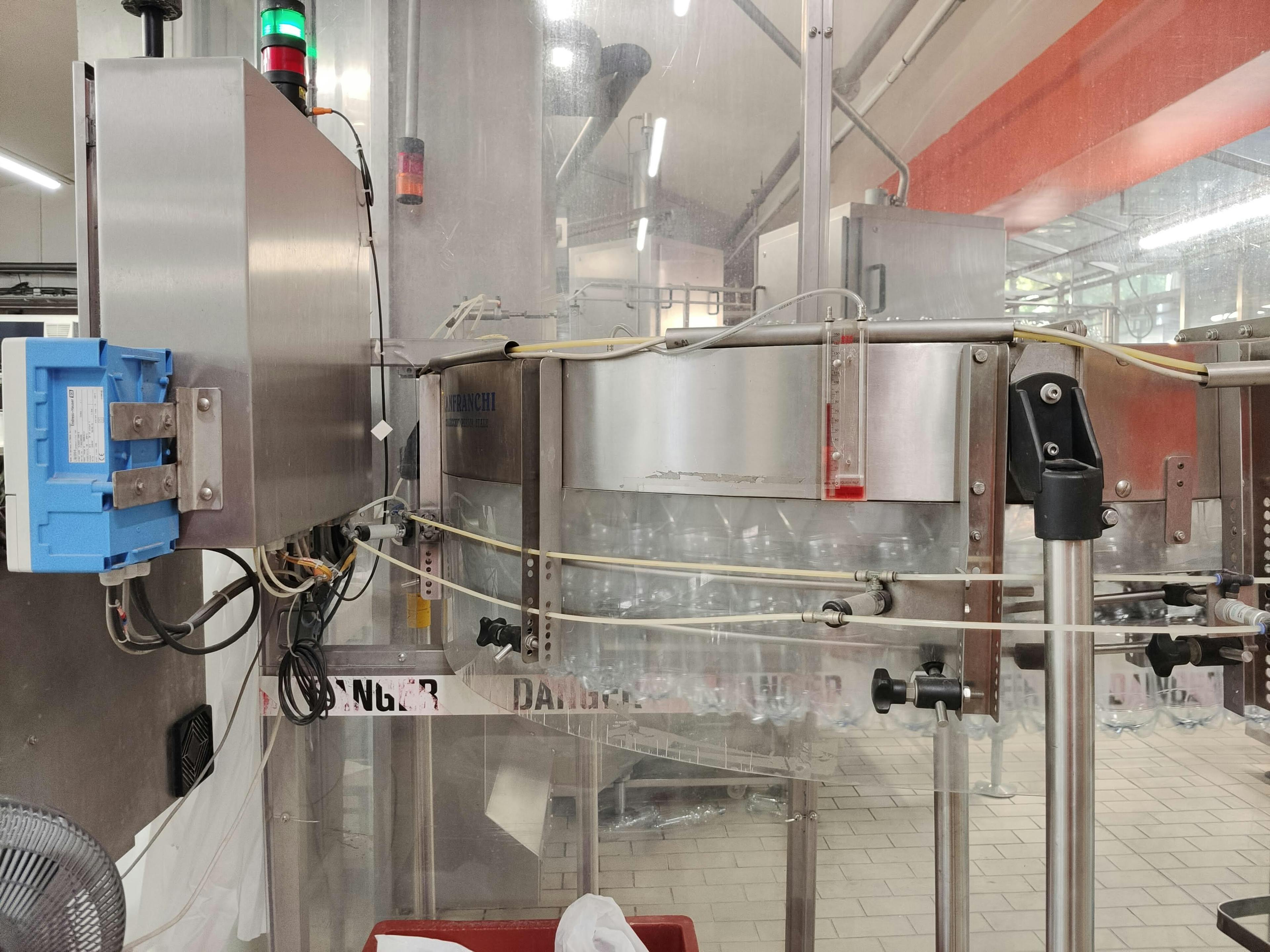 Front view of SIDEL SBO 18, KHS Monobloc