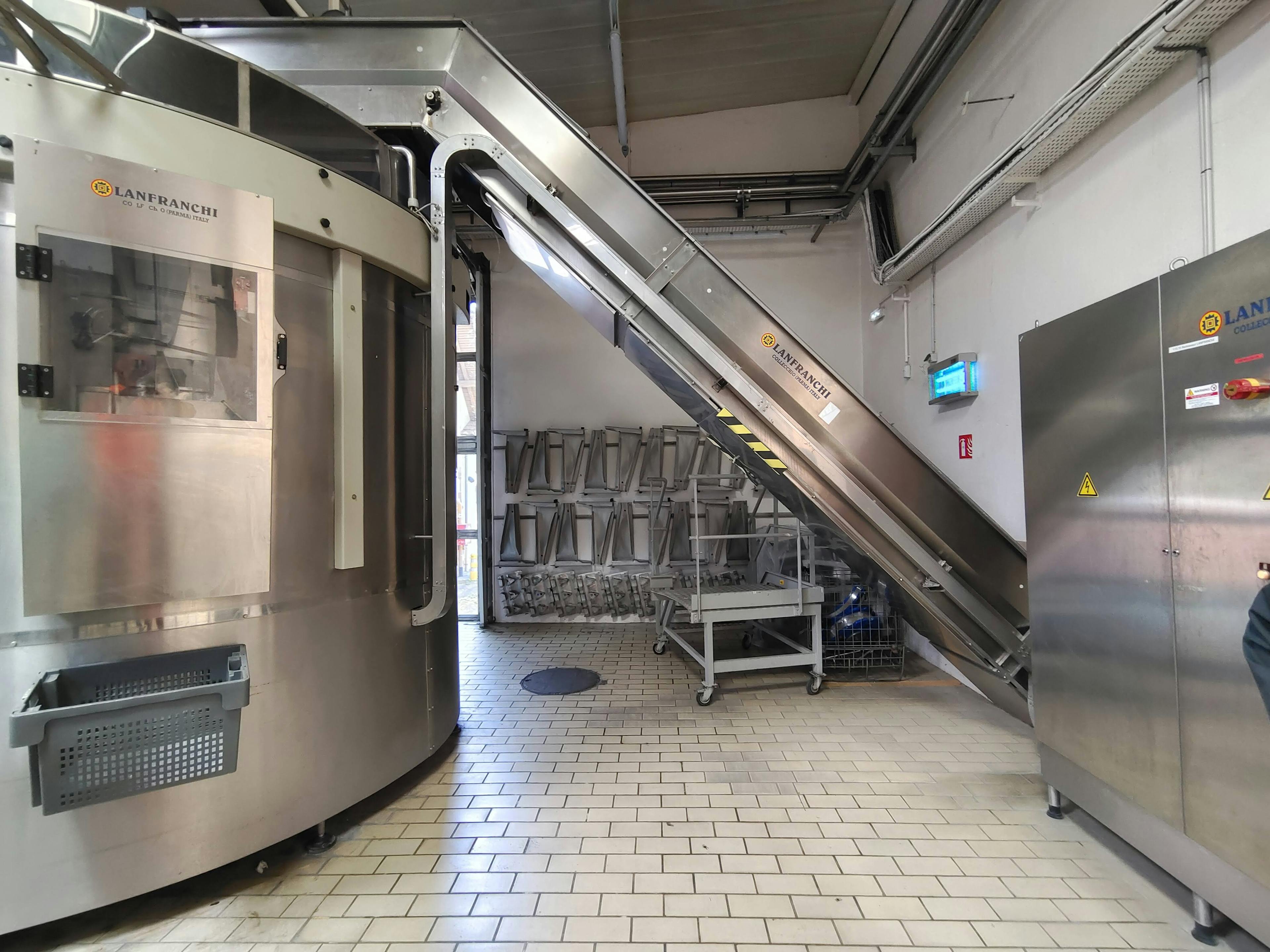 Front view of SIDEL SBO 18, KHS Monobloc